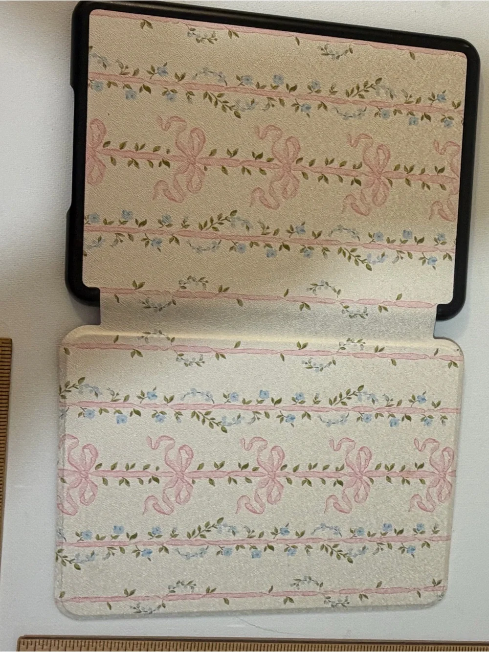 Kindle paper white case Ribbon Pattern - Pink & Blue on Cream